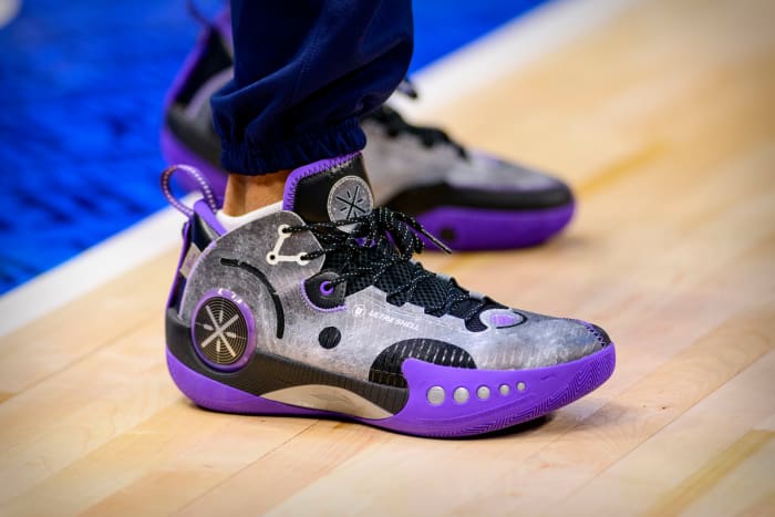 Minnesota Timberwolves guard D'Angelo Russell wears the Li-Ning Wade Shadow 3 sneakers.